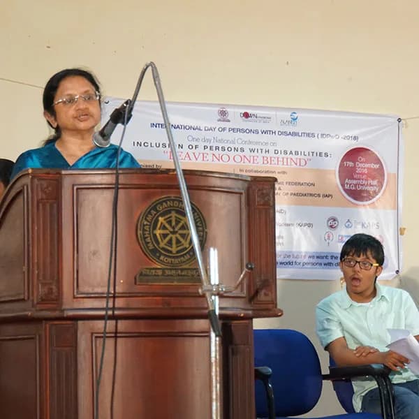 A speaker addressing the audience at an ALAN T21 event